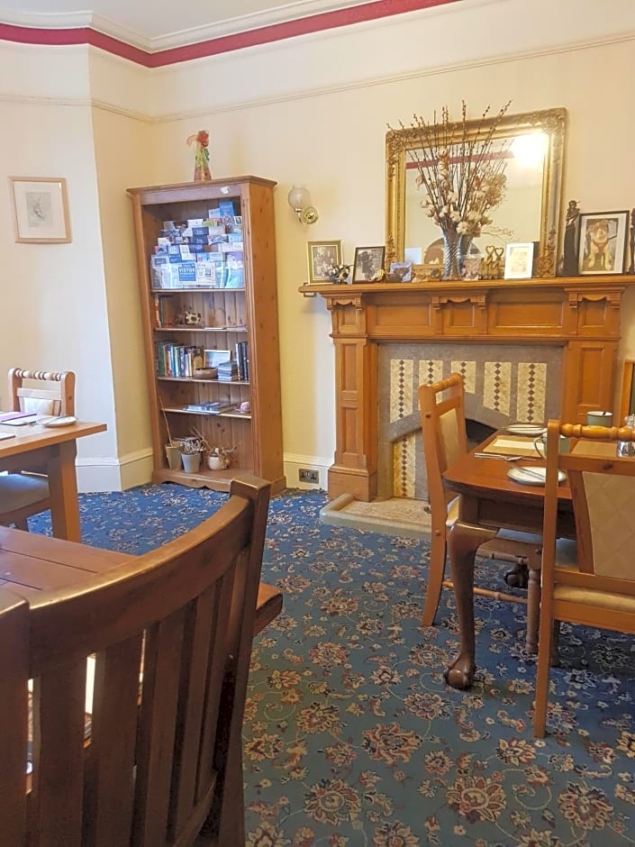 OYO Cedar Villa Guest House – Inverness
