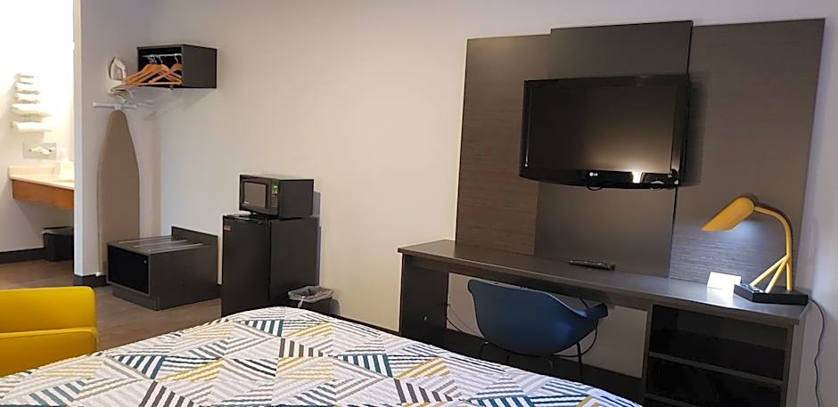 Motel 6-Kewanee, IL