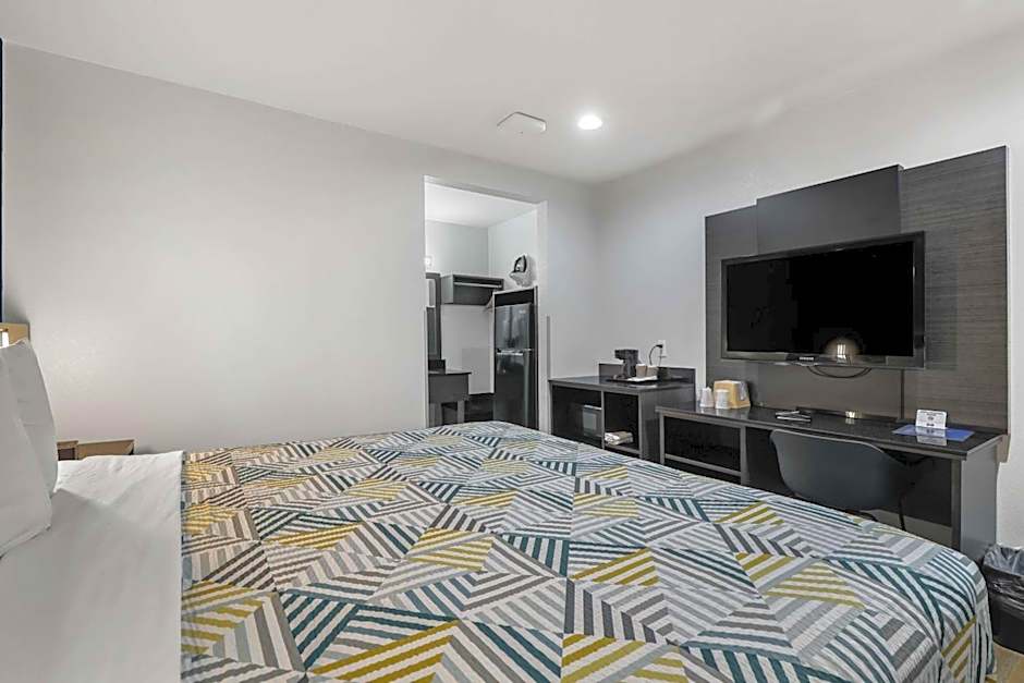 Studio 6 Suites Escondido, CA