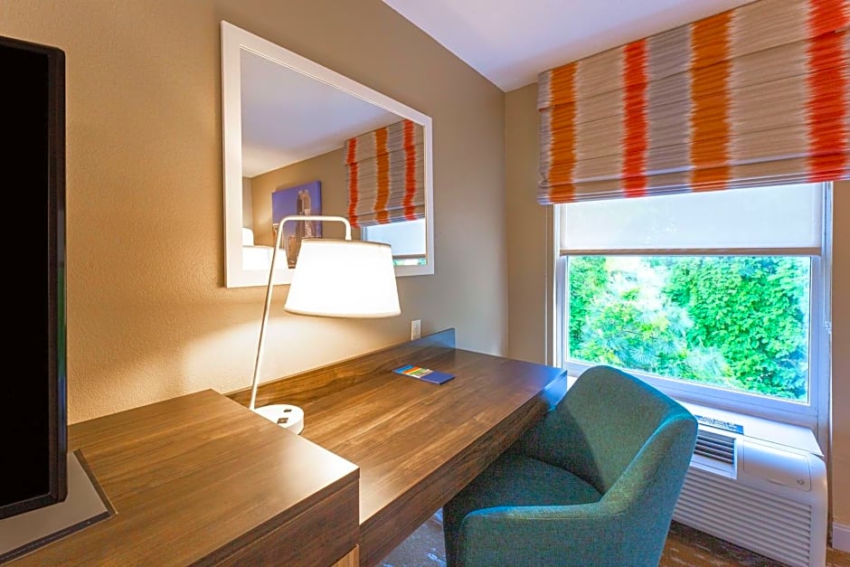 Hampton Inn & Suites Raleigh Cary Lenovo Center
