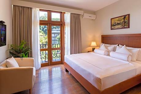 Four-Bedroom Luxury Apartment