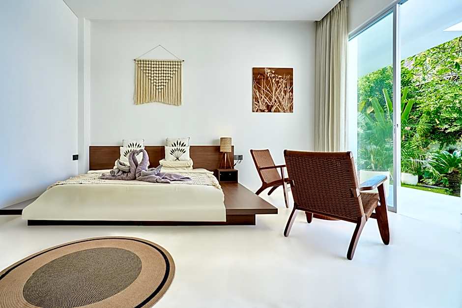 Photo 1 of 18 of Comfort, Courtyard
