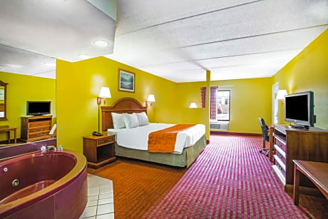 1 King Bed Suite Smoking