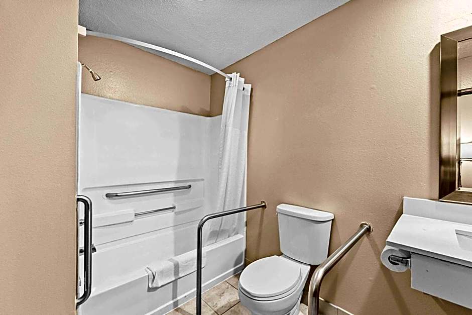 Super 8 by Wyndham Council Bluffs IA Omaha NE Area