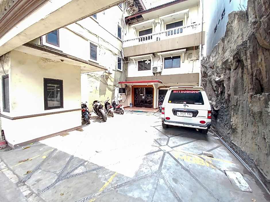 D Hans Hotel Syariah RedPartner near Wisata Religi Sunan Ampel Surabaya