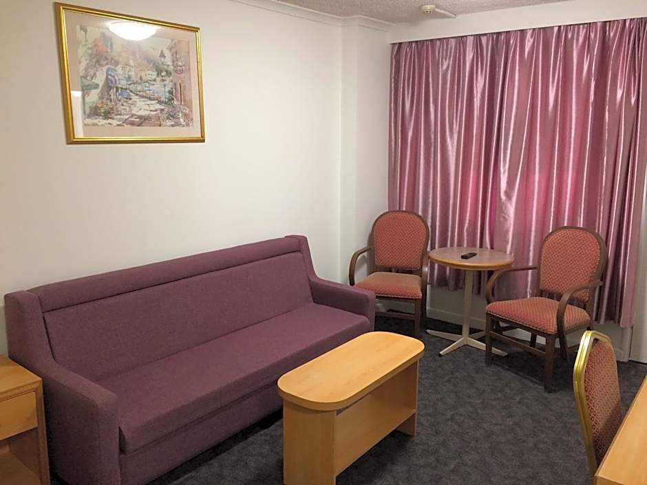 Edgecliff Lodge Motel