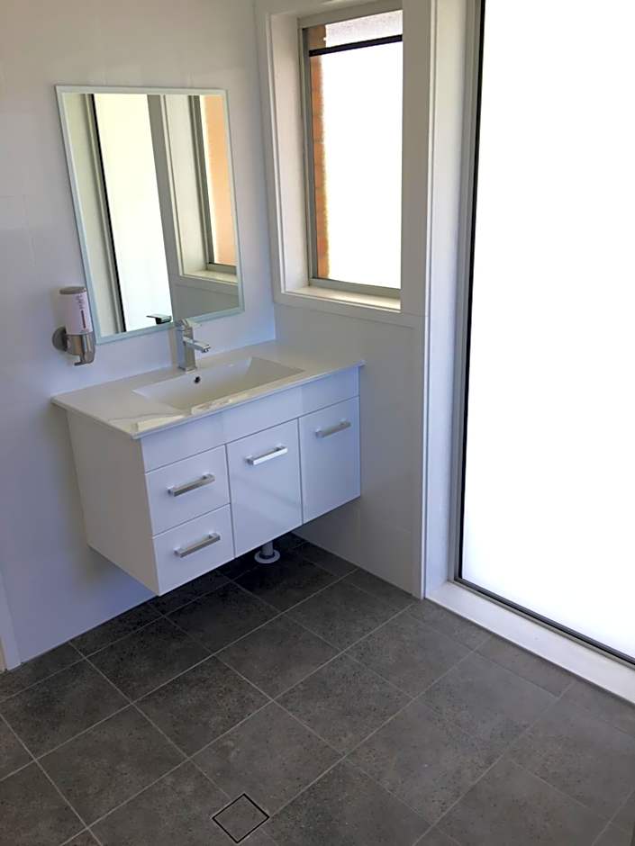 Lakeside Cabins & Holiday Village