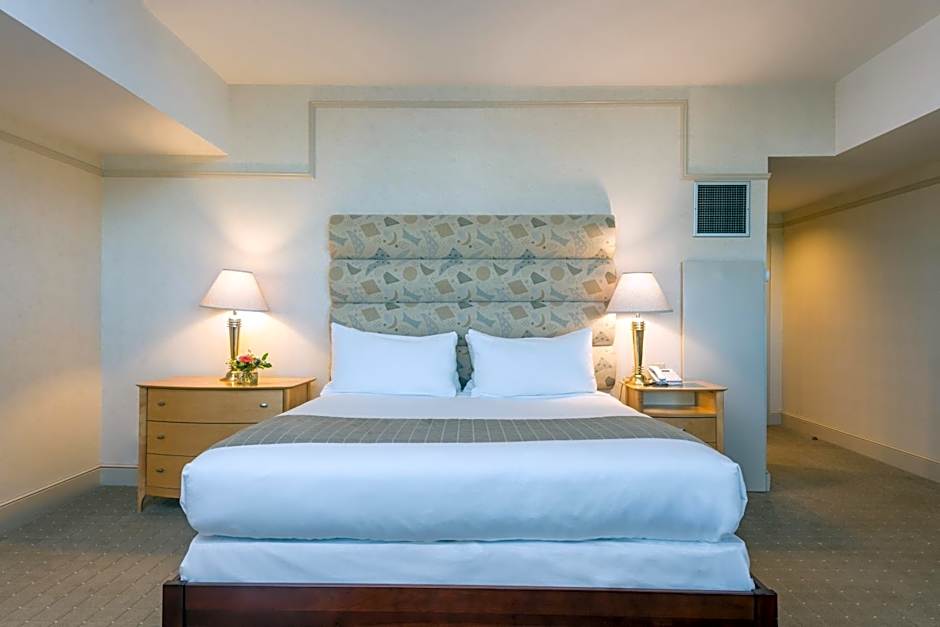 The Breakwater Inn & Spa