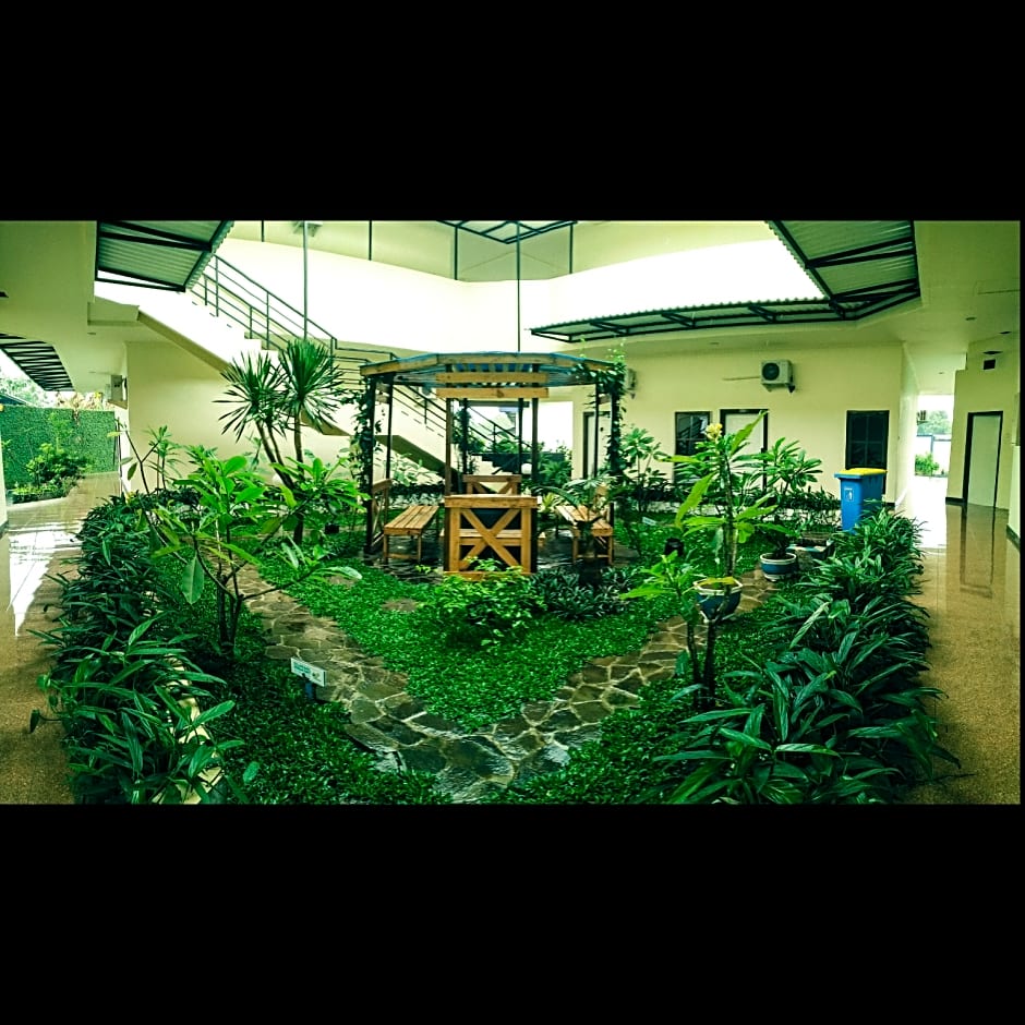 Mahkota Hotel Genteng