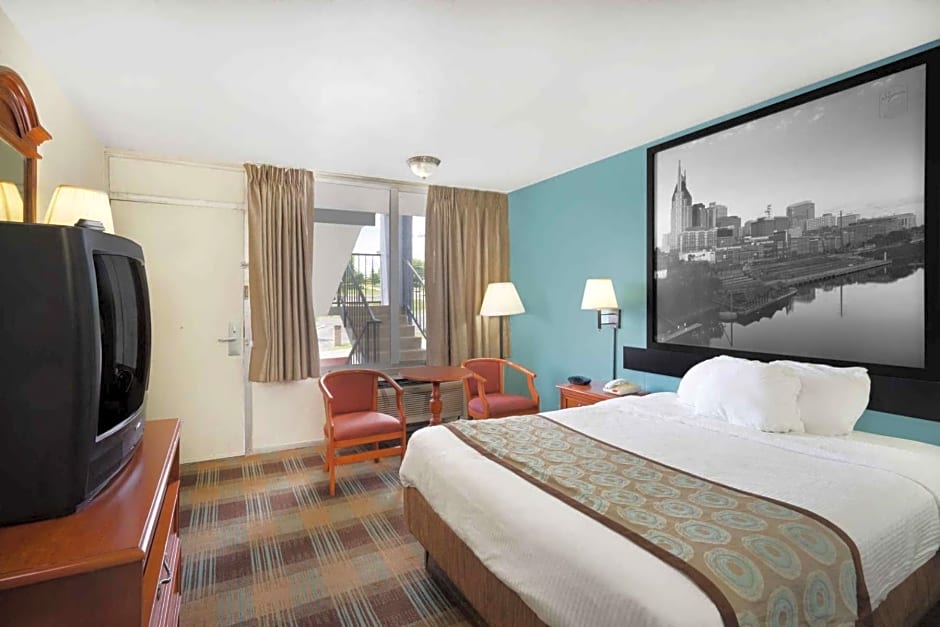 Super 8 by Wyndham Nashville Downtown