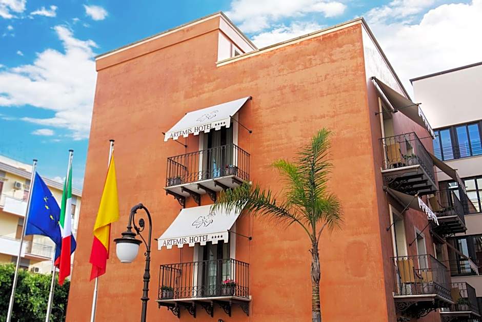 Artemis Hotel