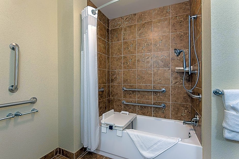 Holiday Inn Express and Suites Lafayette East By IHG