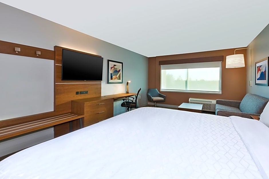 Holiday Inn Express & Suites Cedar Springs - Grand Rapids N