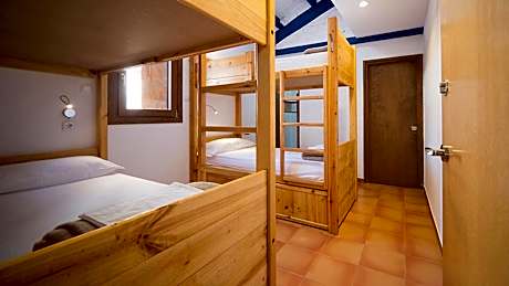 Quadruple Room with Private Bathroom