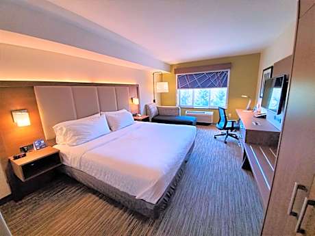 1 King Bed Standard Comm Access Tub