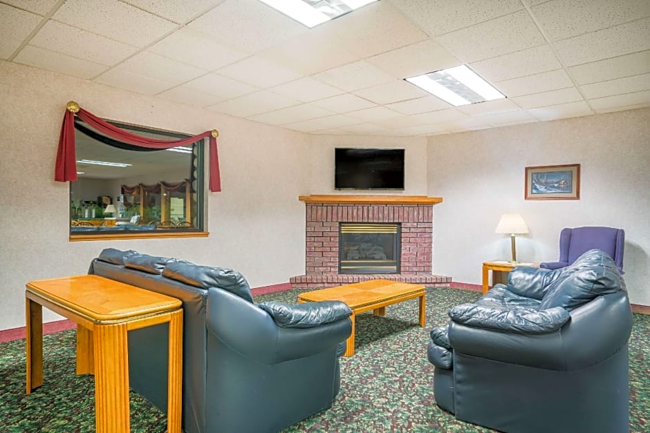 AmericInn by Wyndham Tomahawk