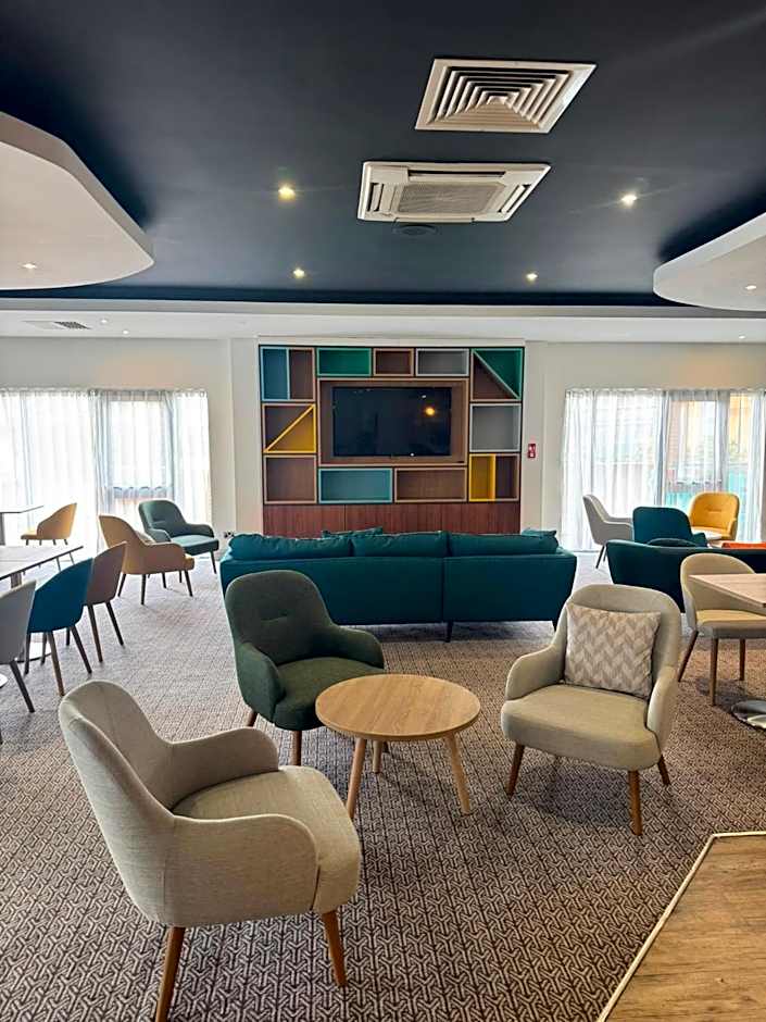 Holiday Inn Cardiff - North M4 By IHG