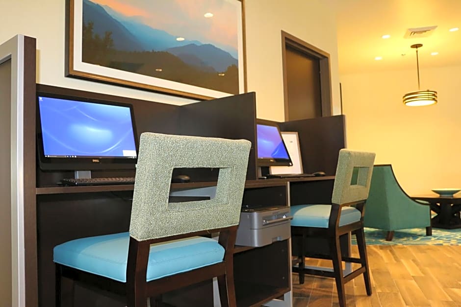 Holiday Inn Express & Suites Hendersonville SE - Flat Rock By IHG