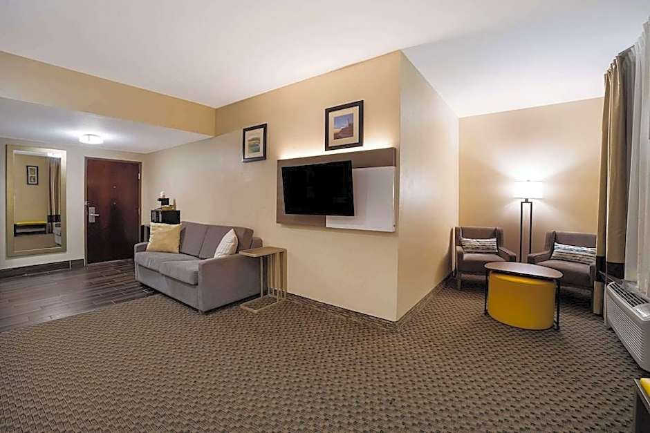 Comfort Inn and Suites 