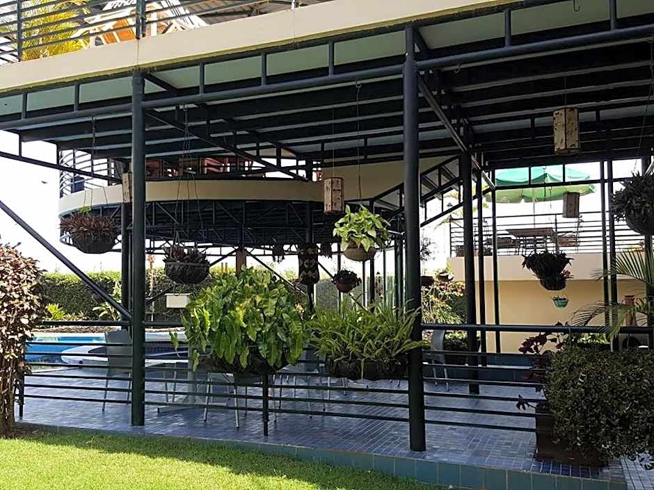 Ryan's Bay Hotel
