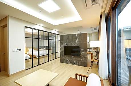 Terrace Suite Family Pet Room
