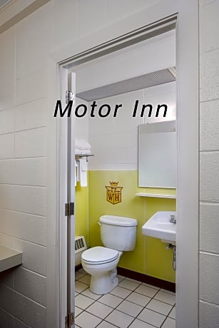 Motor Inn Standard Queen Room with Two Queen Beds