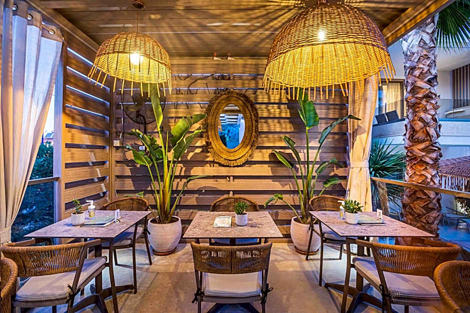 Pefki Deluxe Residences