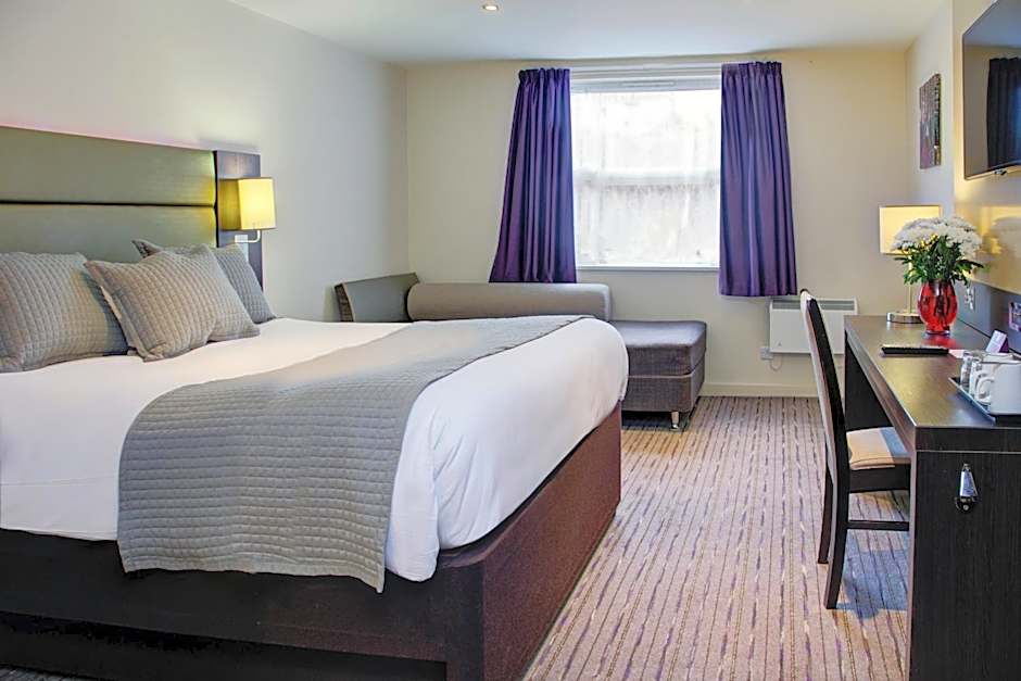 Fortune Hotel Huddersfield-Halifax M62 JcT24