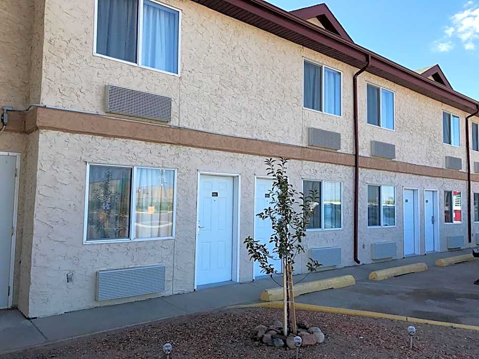 Super 8 by Wyndham Kindersley