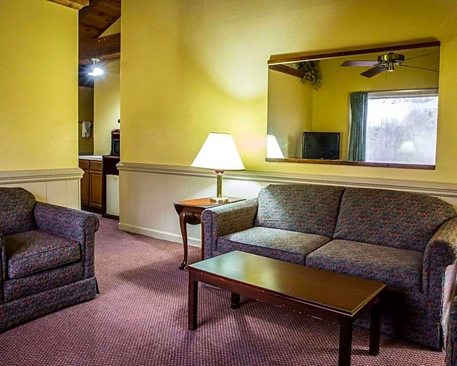 Rodeway Inn & Suites Plymouth Hwy 64