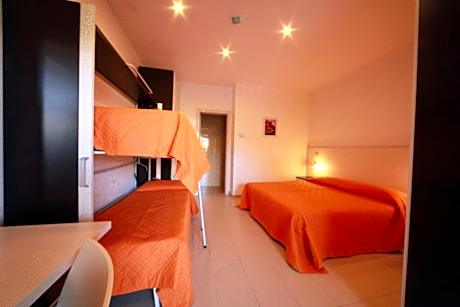 Family Room (2 Adults + 2 Children)