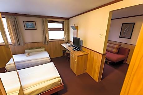 Fortuna Boat Standard River View Triple Cabin
