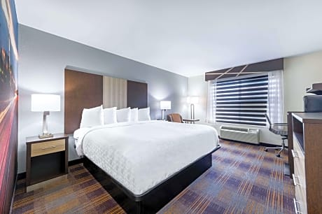 1 King Bed, Nonsmoking