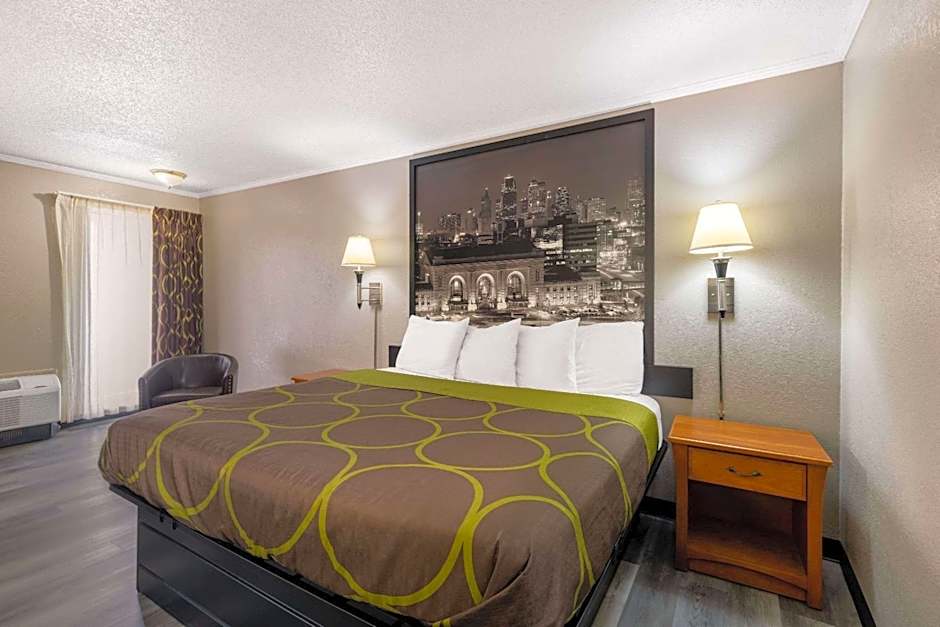 Super 8 by Wyndham Kansas City Airport North