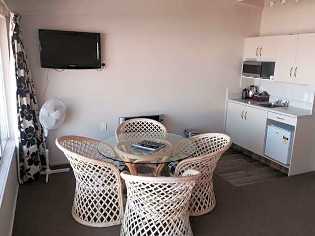 Twin Peaks Lakeside Inn