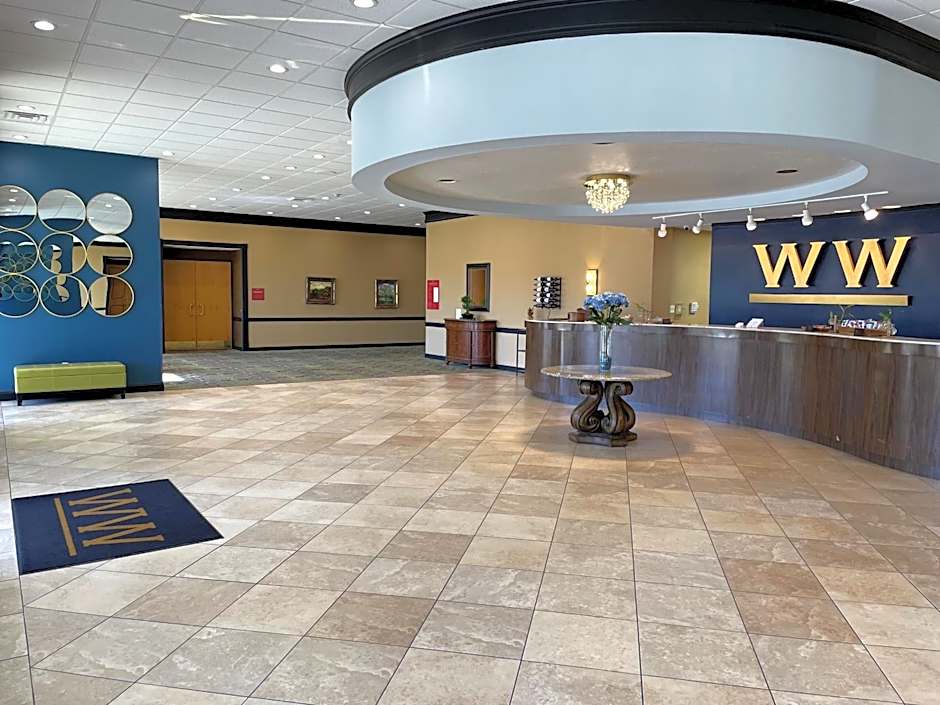 Historic Whispering Woods Hotel & Conference Center
