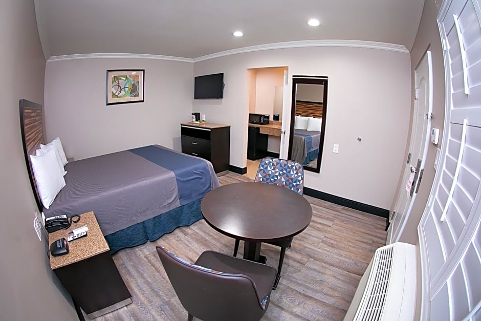 Diamond Bell Inn & Suites