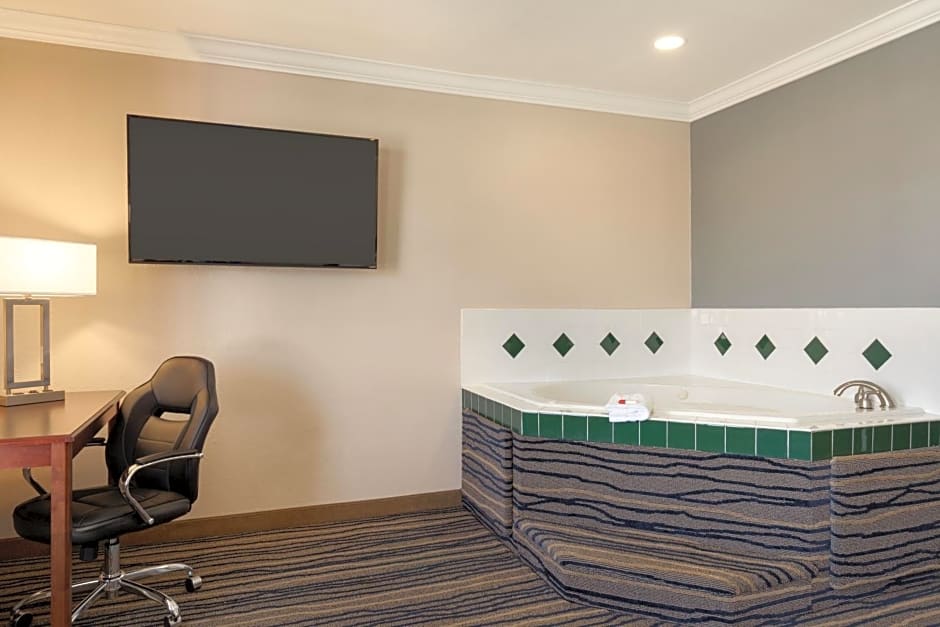Days Inn by Wyndham Eureka CA