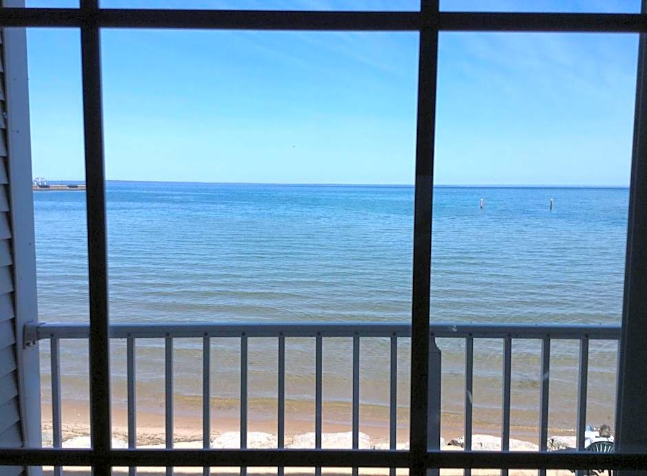 Hamilton Inn Select Beachfront Mackinaw City