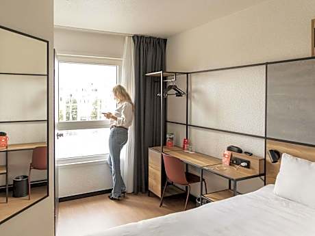Room with 1 double bed equipped with the new bedding