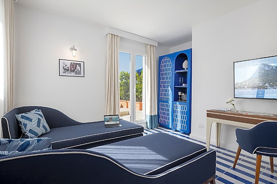 Photo 1 of 7 of Suite, Sea View
