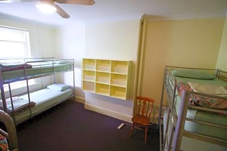 Bunk Bed in 6-Bed Female Dormitory Room