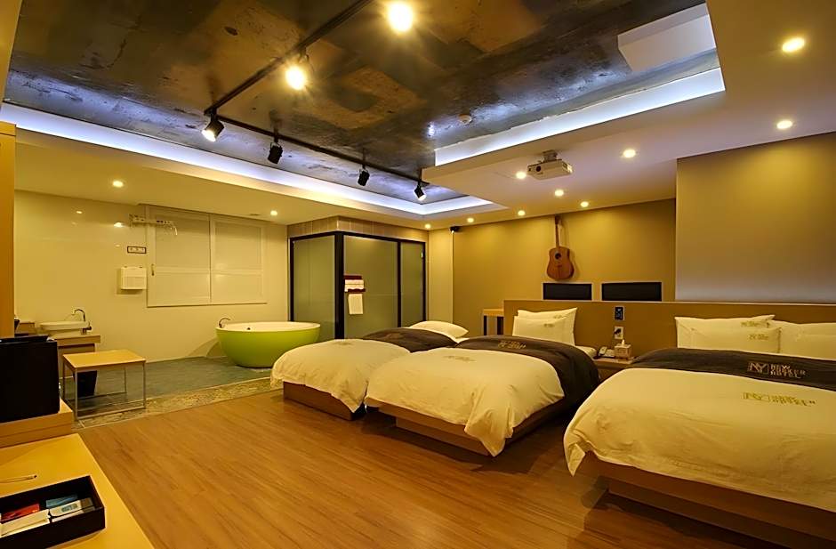 No.1 New Yorker Hotel