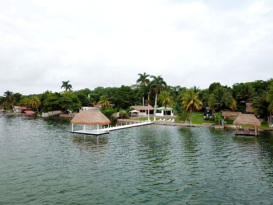 Royal Palm Bacalar Cabañas & Lagoon Club