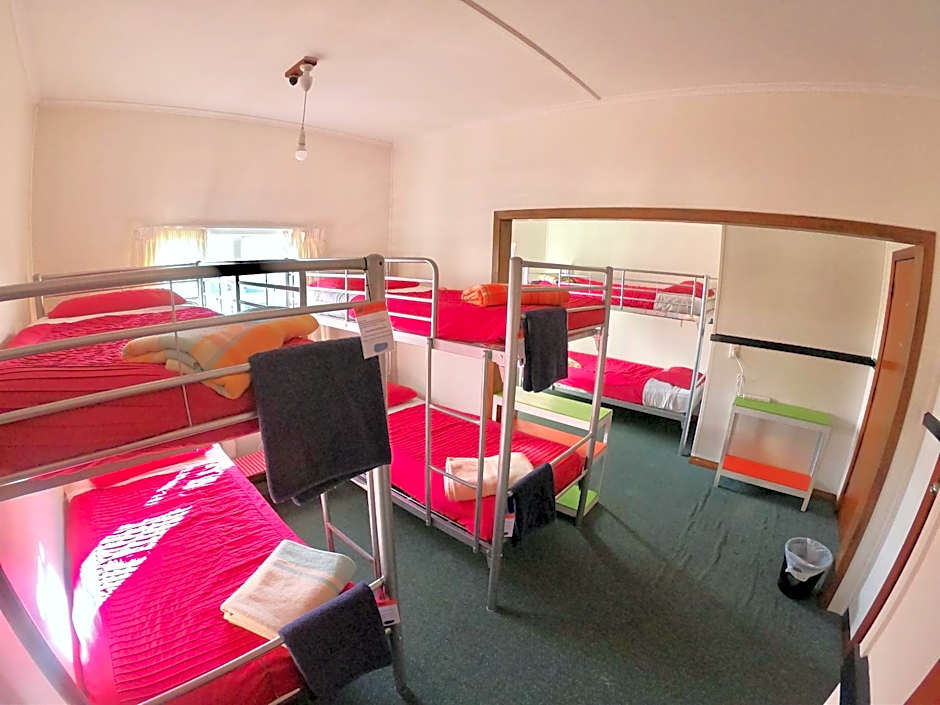 Ducks & Drakes Boutique Motel & Backpackers