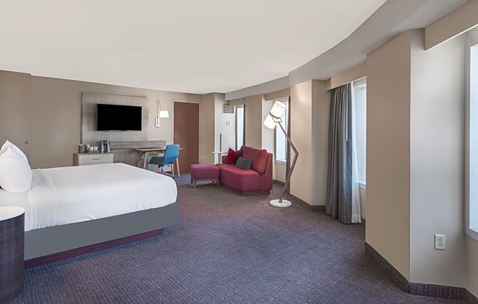 Crowne Plaza Cleveland at Playhouse Square by IHG