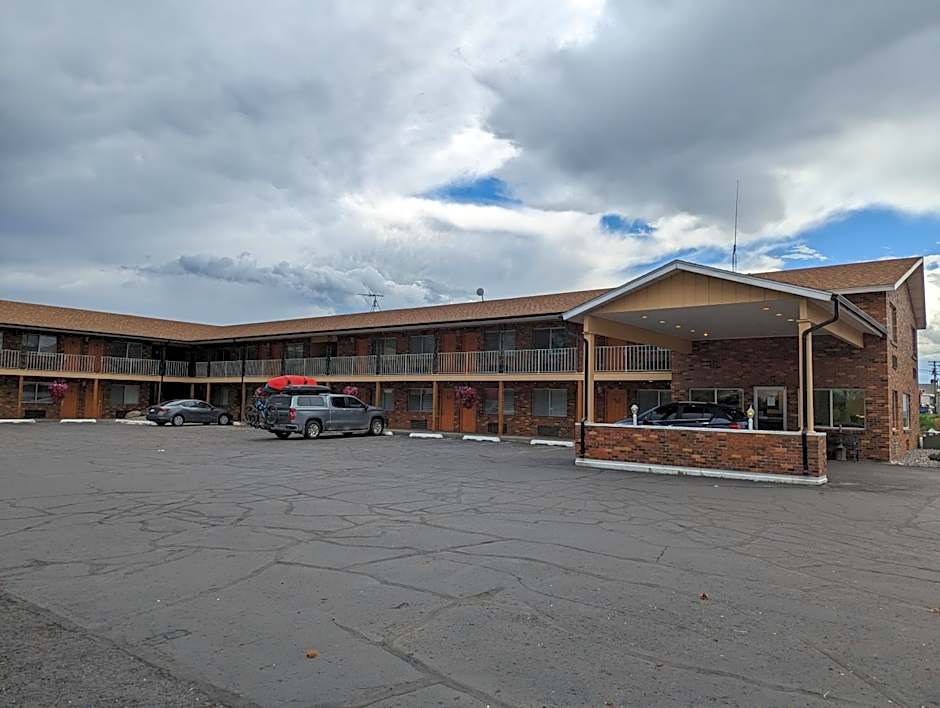 GuestHouse Inn & Suites St. Anthony Henry Fork's Inn
