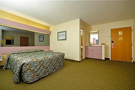 Queen Room - Non-Smoking