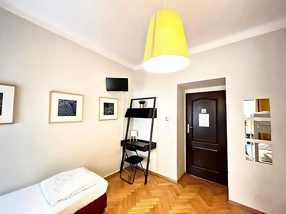 Hostel Helvetia - Private Rooms in City Center