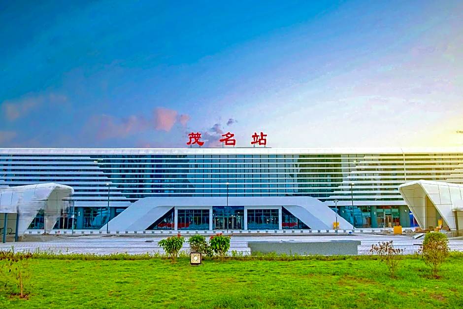 Atour Hotel Maoming High-speed Railway Station People Square